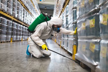 Haşere kontrol işçi el Holding püskürtücü için püskürtme pestisit üretim veya üretim fabrikası