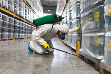 Haşere kontrol işçi el Holding püskürtücü için püskürtme pestisit üretim veya üretim fabrikası