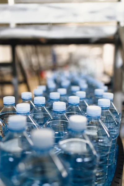 Planta Embotelladora Línea Embotellado Agua Para Procesar Embotellar Agua Carbonatada —  Fotos de Stock