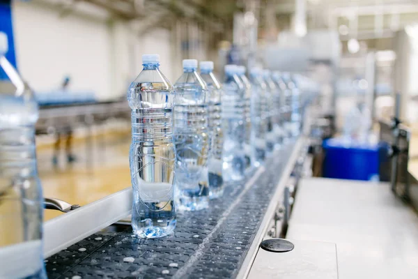 Instalação Engarrafamento Linha Engarrafamento Água Para Processamento Engarrafamento Água Mineral — Fotografia de Stock