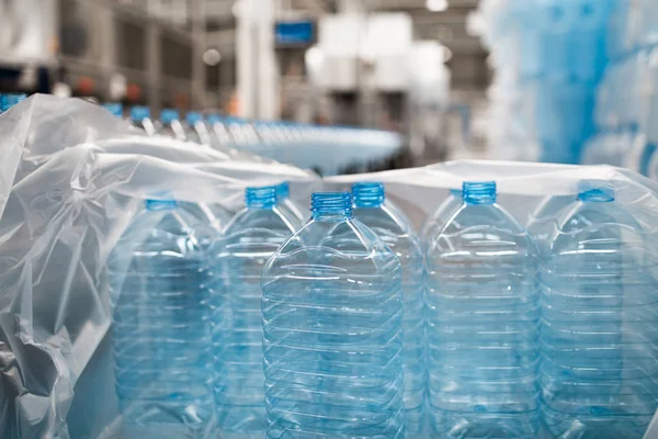 Instalação Engarrafamento Linha Engarrafamento Água Para Processamento Engarrafamento Água Mineral — Fotografia de Stock