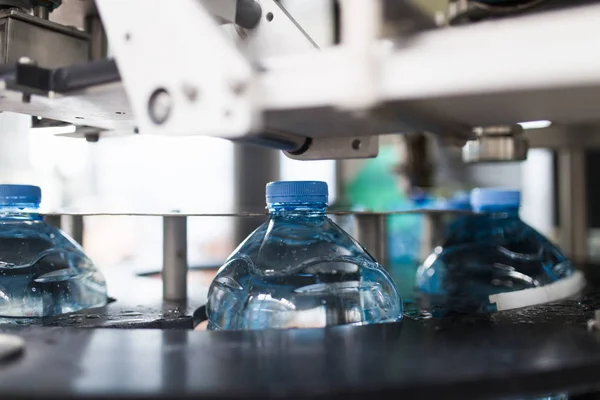 Bottelarij Water Lijn Voor Het Verwerken Botteling Van Zuiver Minerale — Stockfoto