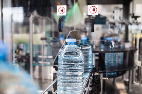 Bottelarij Water Lijn Voor Het Verwerken Botteling Van Zuiver Minerale — Stockfoto