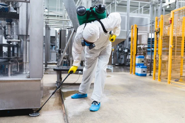 Pest Control Worker Hand Holding Sprayer Spraying Pesticides Production Manufacturing — Stock Photo, Image