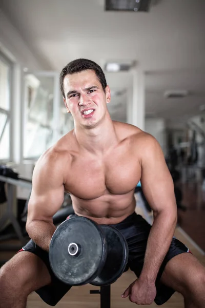 Homem Adulto Atraente Jovem Que Exercita Ginásio Fitness Treinamento Esportivo — Fotografia de Stock