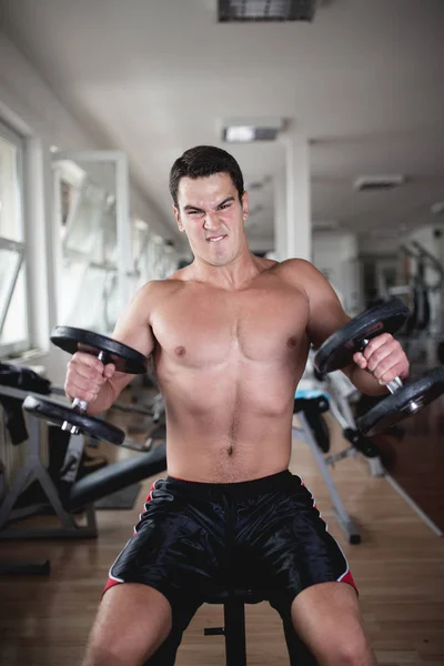 Joven Atractivo Hombre Adulto Haciendo Ejercicio Gimnasio Fitness Entrenamiento Deportivo — Foto de Stock