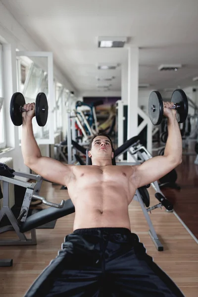 Homem Adulto Atraente Jovem Que Exercita Ginásio Fitness Treinamento Esportivo — Fotografia de Stock