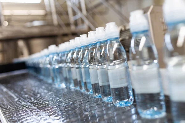 Instalação Engarrafamento Linha Engarrafamento Água Para Processamento Engarrafamento Água Mineral — Fotografia de Stock