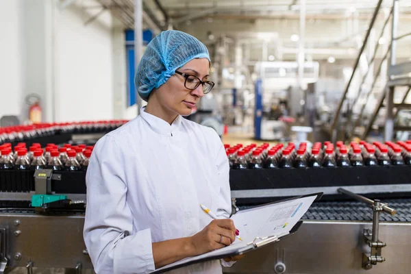 Serious Middle Age Woman Quality Control Worker Checking Robotic Line — Stock Photo, Image