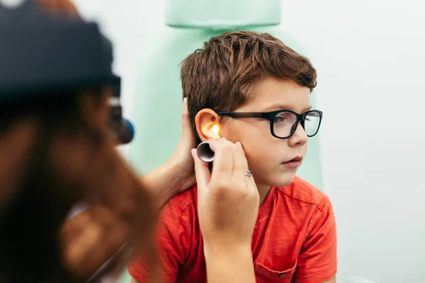 Jonge Jongen Bij Medisch Onderzoek Checkup Het Kantoor Van Kno — Stockfoto