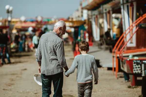 Grand Père Petit Fils Amuser Passer Bon Temps Ensemble Dans — Photo