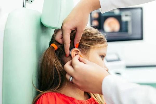 Young Girl Medical Examination Hearing Aid Checkup Otolaryngologist Office — Stockfoto
