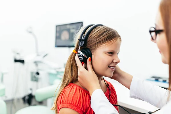 Young Girl Medical Examination Hearing Aid Checkup Otolaryngologist Office — Stockfoto