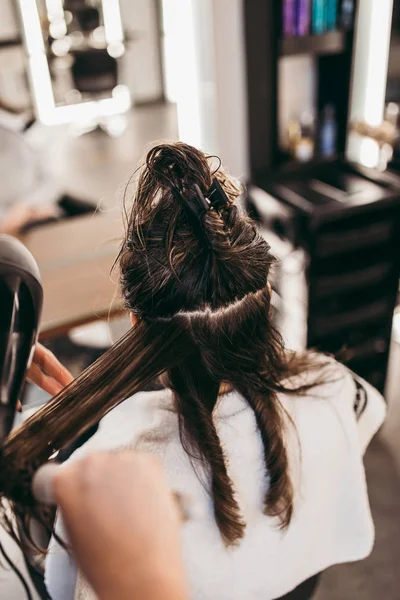 Beautiful Brunette Woman Long Hair Beauty Salon Getting Hair Blowing — Stock Photo, Image