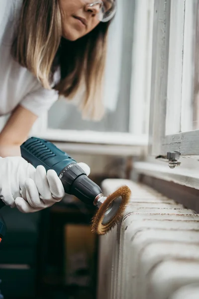 Hermosa Diligente Manitas Mediana Edad Renovando Antigua Casa Apartamento Ella —  Fotos de Stock