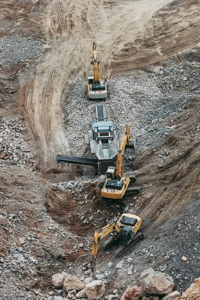 Heavy Machinery Excavators Working Quarry Loading Stone Granite Dump Trucks — Stock Photo, Image