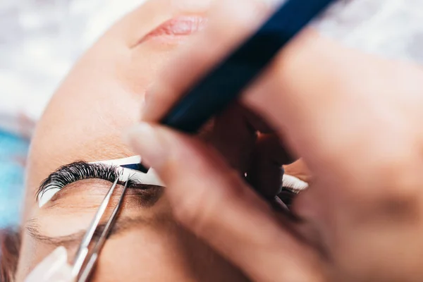 Hermosa Mujer Mediana Edad Procedimiento Extensión Pestañas Cosméticos Cuidado Corporal — Foto de Stock