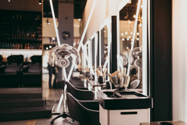 Wnętrze Nowoczesnego Modnego Salonu Fryzjerskiego — Zdjęcie stockowe