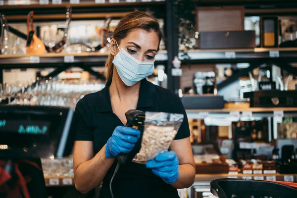 Beautiful Positive Female Cashier Working Cash Register Modern Supermarket Grocery — Stock Photo, Image