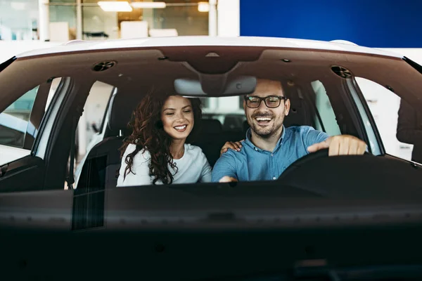 Happy Middle Age Couple Enjoying While Choosing Buying New Car — Stock Photo, Image