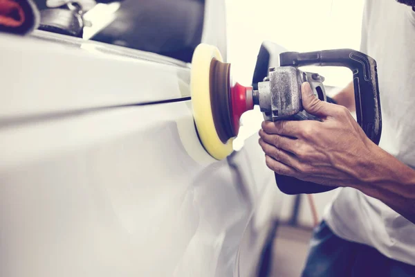 Bildetalj Händer Med Omloppsbana Polerare Bilverkstad Selektiv Inriktning — Stockfoto