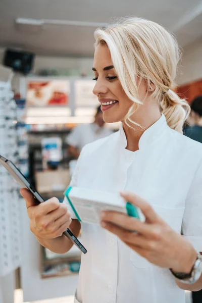 Young Attractive Female Pharmacist Working Drugstore She Happy Smiled — Stock Photo, Image