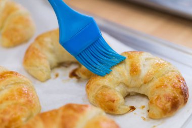 Closeup kruvasan ev yapımı ekmek, seçici ve yumuşak odak