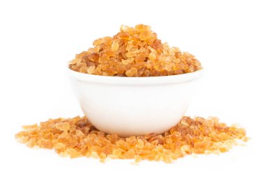 Beyaz arka plan, sağlıklı kavramı üzerinde beyaz kase kahverengi şeker kamışı