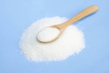 Açık mavi renkli, gıda içerikler tahta kaşık monosodyum glutamat