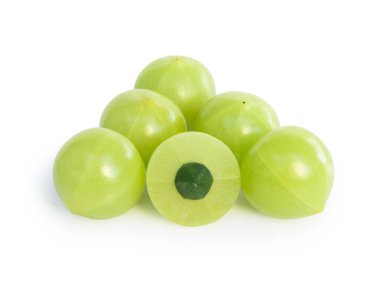 Beyaz arka plan, ot ve tıbbi meyve sağlık kavramı için izole taze Hint bektaşi üzümü