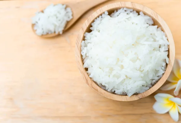 Close up white rice in wooden bowl with spoon, healthy food, selective focus — Stock Photo, Image