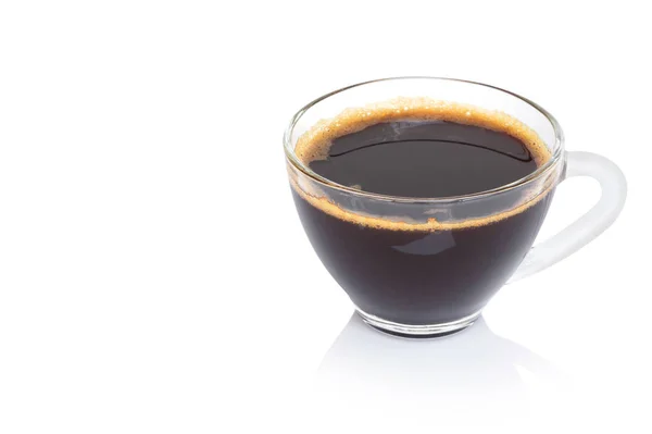 Nahaufnahme Glas mit heißem Kaffee aus Amerika isoliert auf weißem Hintergrund — Stockfoto