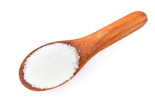 Monosodium glutamat dalam sendok kayu pada latar belakang putih, bahan makanan — Stok Foto