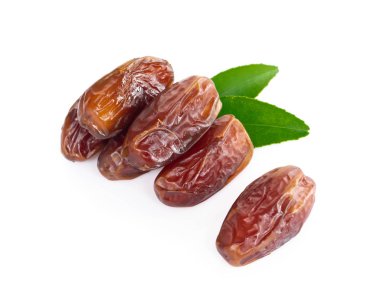Beyaz siyah zeminde izole edilmiş hurma, sağlıklı yiyecek konsepti