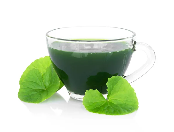 Gotu kola juice drink, Asiatic pennywort, Indian pennywort with green leaf isolated on white background, herb and medical concept — Stock Photo, Image