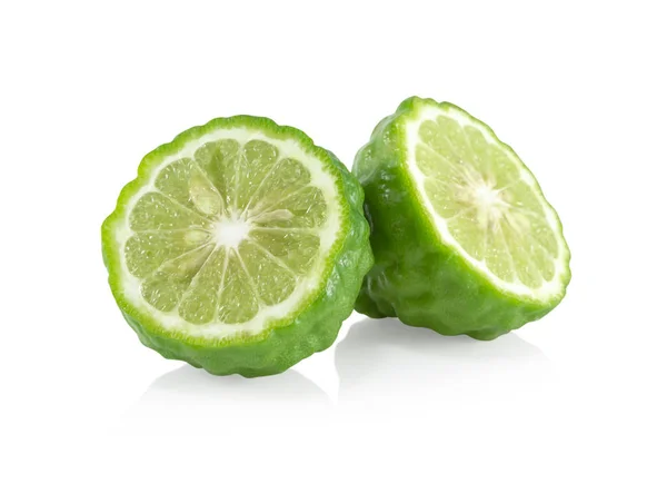 Verse bergamot fruit Slice met groen blad geïsoleerd op witte achtergrond, kruid en medische — Stockfoto