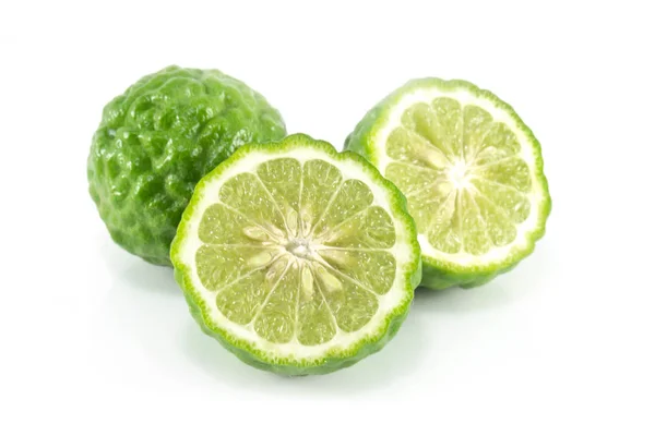 Verse bergamot fruit slice geïsoleerd op witte achtergrond, kruid en medische — Stockfoto