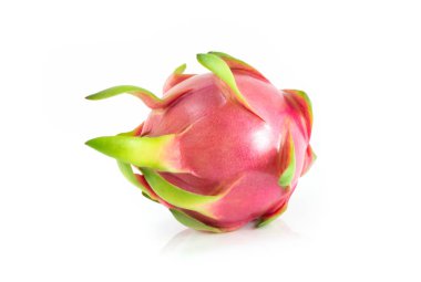 Beyaz arka planda izole edilmiş taze ejderha meyveleri, sağlıklı yiyecekler.