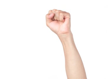 Beyaz arka planda sıkıştırılmış yumruk ile Adam el