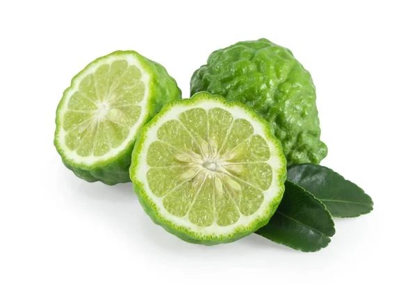 Verse bergamot fruit Slice met groen blad geïsoleerd op witte achtergrond, kruid en medische — Stockfoto