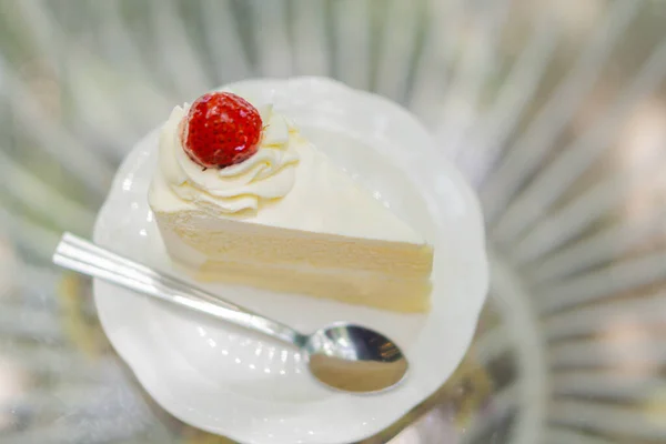 Gros Plan Gâteau Lait Délicieux Sur Fond Table Verre Foyer — Photo