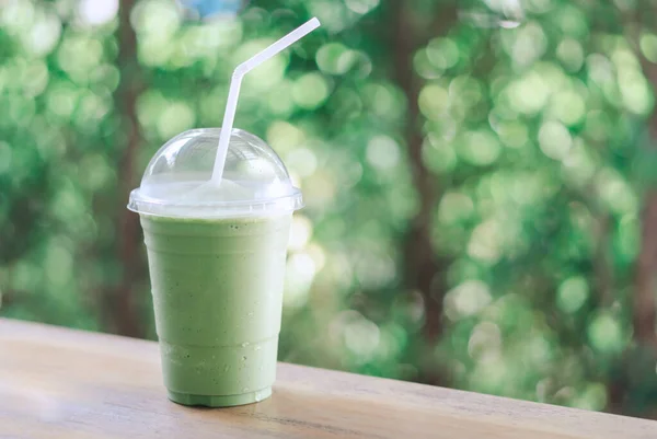 Gros Plan Verre Thé Vert Matcha Glacé Sur Table Bois — Photo