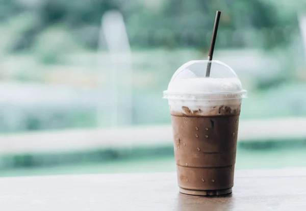 Gros Plan Verre Chocolat Glacé Sur Table Bois Mise Point — Photo