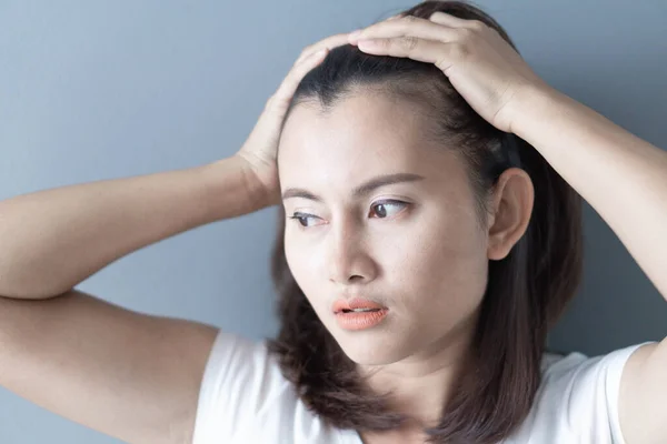 Woman Serious Hair Loss Problem Health Care Shampoo Beauty Product — Stock Photo, Image