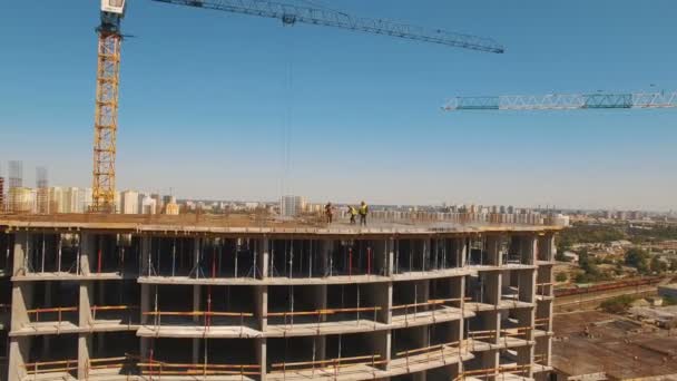 Letecký záběr pracovníků ve stavebnictví, struktura v procesu, který má být postaven