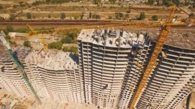 Şantiye kule vinç ile hava ateş. Drone görüntüleri