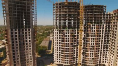 Şantiye kule vinç ile hava ateş. Drone görüntüleri