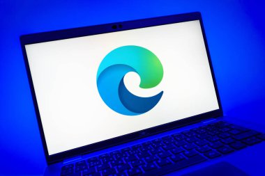 Prag, Çek Cumhuriyeti - 08 01 2025: Sınır logosunu gösteren dizüstü bilgisayarın yakın görüntüsü. Edge, Microsoft tarafından Windows aygıtları için geliştirilen bir web tarayıcısıdır..