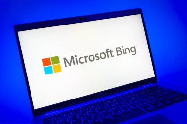 Prag, Çek Cumhuriyeti - 08 01 2025: Microsoft Bing logosunu gösteren dizüstü bilgisayarın yakın görüntüsü. Microsoft Bing çevrimiçi bilgi bulmak için bir arama motorudur.