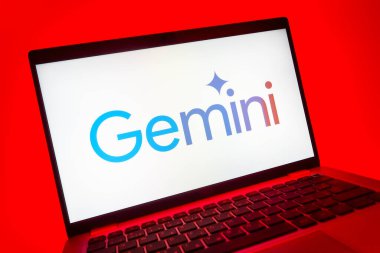 Prag, Çek Cumhuriyeti - 08 01 2025: Gemini logosunu gösteren dizüstü bilgisayarın yakın görüntüsü. Gemini kripto para ticareti ve yönetimi için bir platformdur..